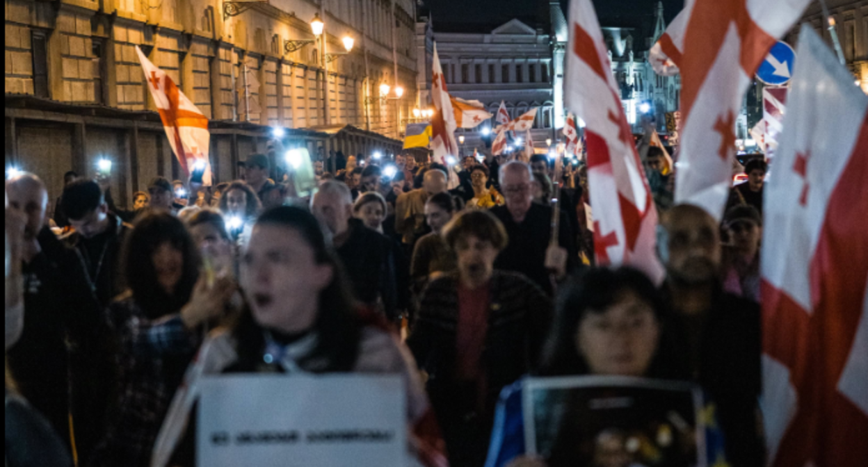 Шествие в Тбилиси 17.10.26. Фото Publika https://www.facebook.com/photo/?fbid=1903792777686930&set=pcb.1903792937686914 (деятельность компании Meta, владеющей соцсетью, запрещена в России) Шествие в Тбилиси 17.10.26. Фото Publika https://www.facebook.com/photo/?fbid=1903792777686930&set=pcb.1903792937686914 (деятельность компании Meta, владеющей соцсетью, запрещена в России)
