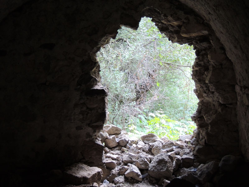 Задняя сторона этого дома, видно, "люди" постарались... Задняя сторона этого дома, видно, "люди" постарались...