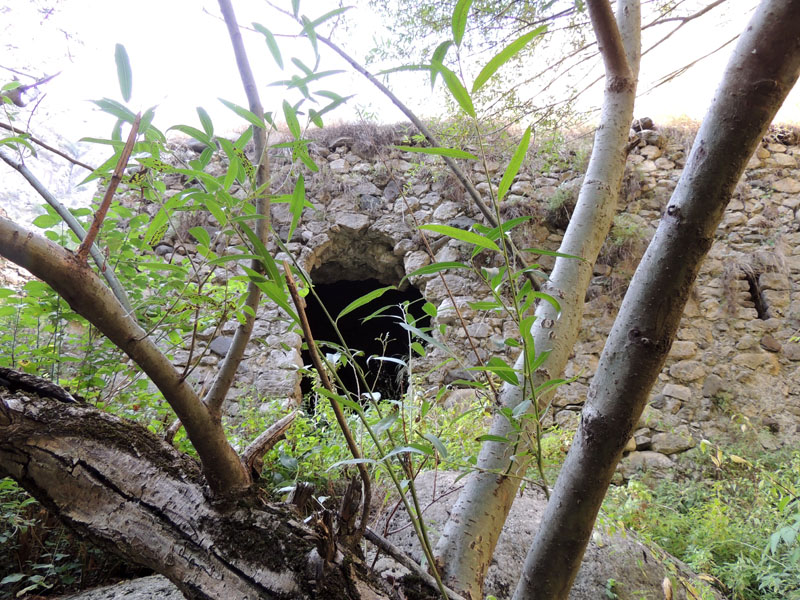 Здесь был вход в этот дом. Здесь был вход в этот дом.