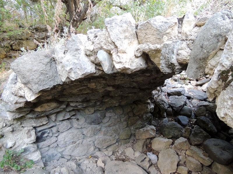 Из таких камней делалась крыша, которая веками служила людям... Из таких камней делалась крыша, которая веками служила людям...