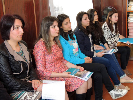 Встреча в Мартуни. Крайняня слева Карине Дадамян. Встреча в Мартуни. Крайняня слева Карине Дадамян.