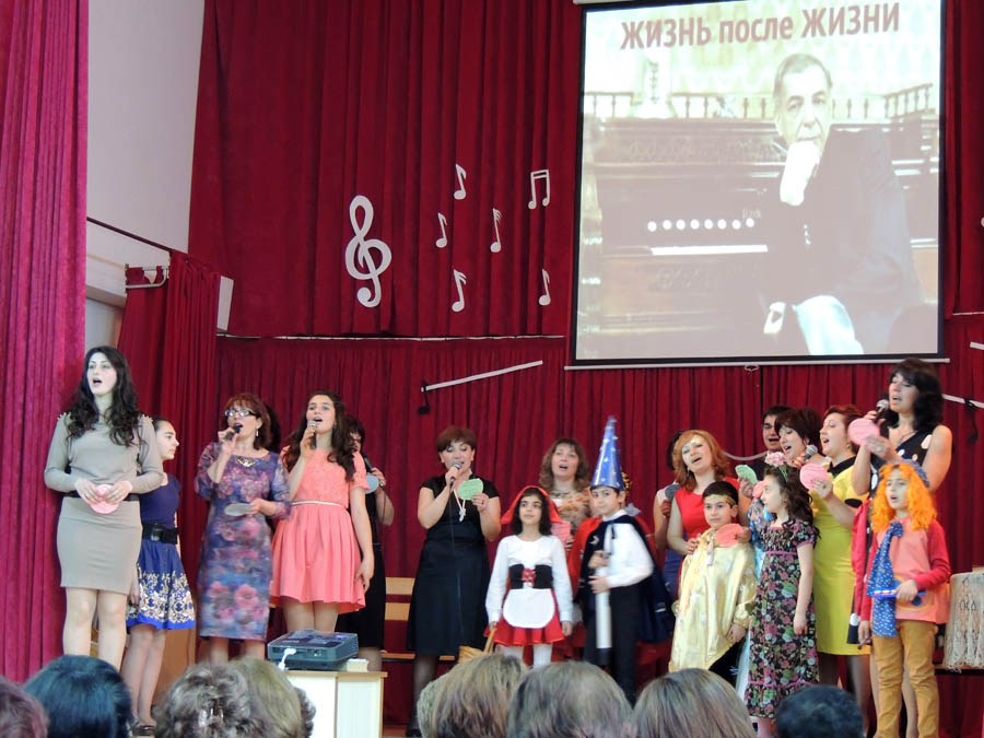 Ученики и педагоги школы исполняют меню Мастера... Ученики и педагоги школы исполняют меню Мастера...