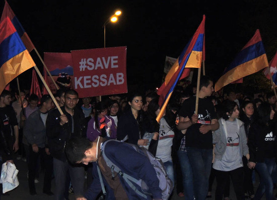 Шествие в Степанакерте к Мемориальному комплексу. Шествие в Степанакерте к Мемориальному комплексу.