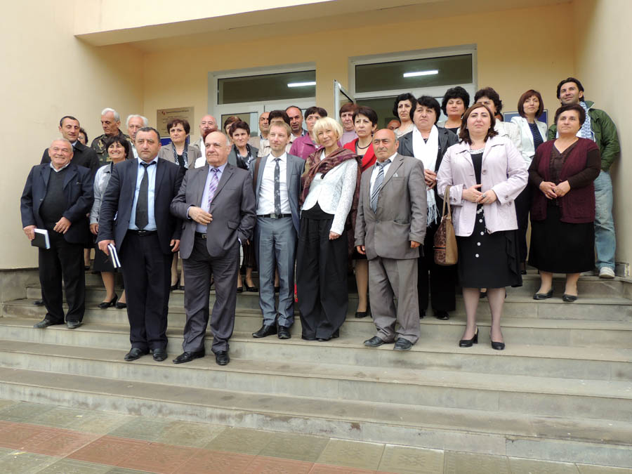 Фото на память. Средняя школа с.Гиши Мартунинского района. Фото на память. Средняя школа с.Гиши Мартунинского района.