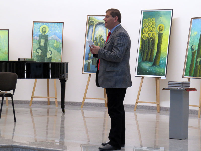 Мероприятие ведёт тележурналист Сейран карапетян. Мероприятие ведёт тележурналист Сейран карапетян.