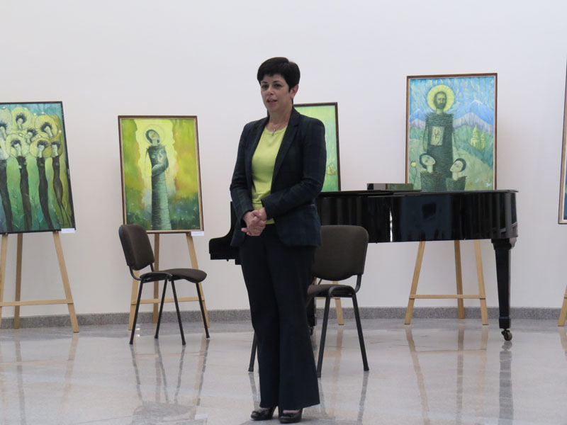 Министр культуры и по делам молодёжи Нарине Агабалян. Министр культуры и по делам молодёжи Нарине Агабалян.