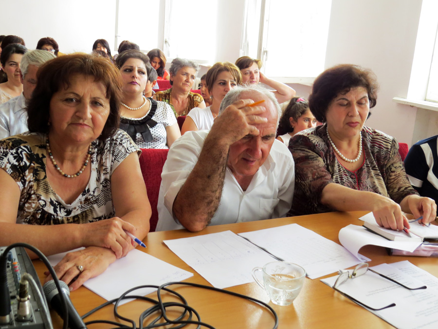 Жюри, слева на право учительница армянского языка Сильва Джангирян, мэр г.Аскерана Алёша Габриелян и Инна Агаджанян, начальник отдела соцобеспечения Аскеранского района.