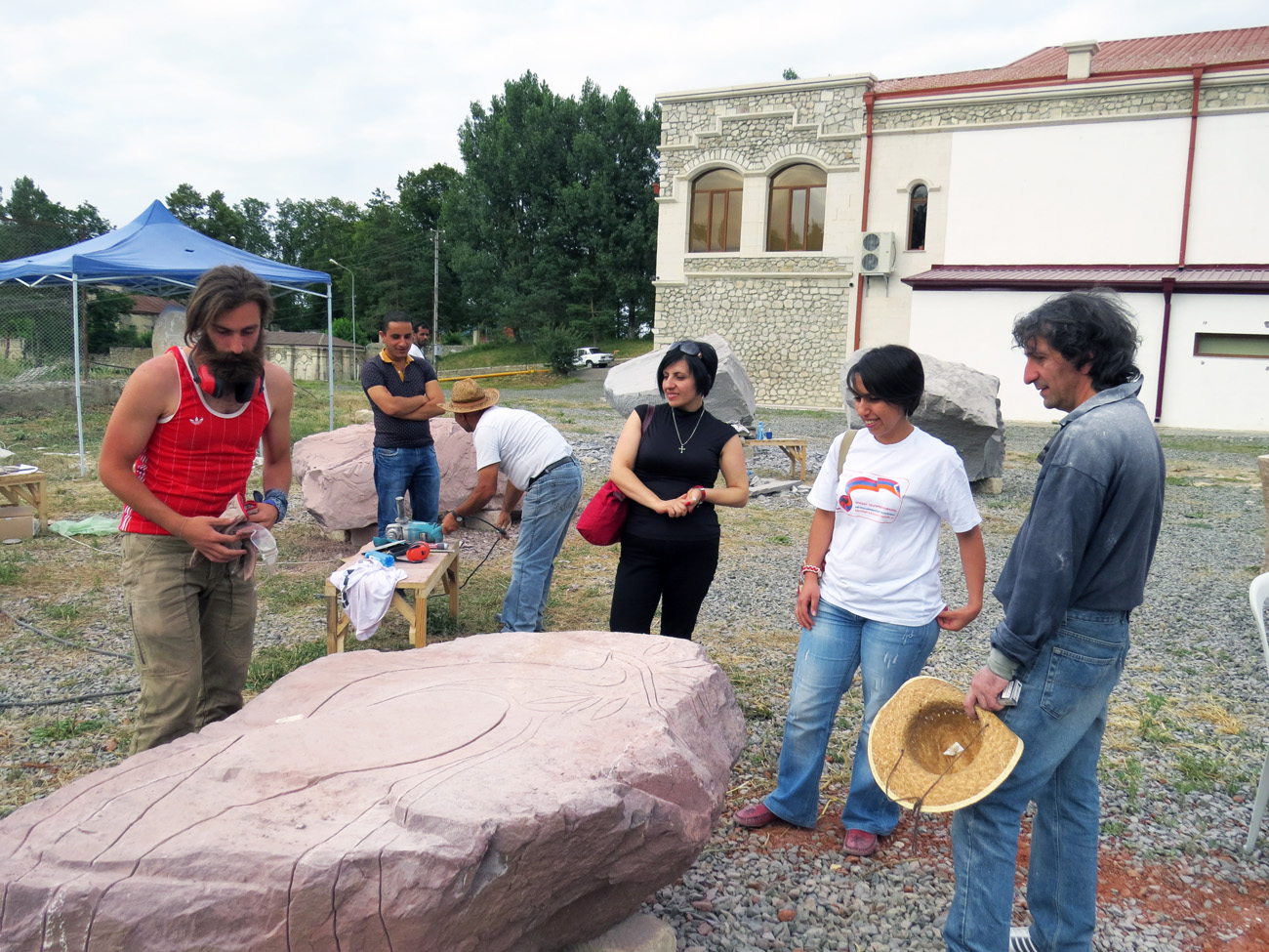 Агустино Липпи (Италия)  &laquo;Стол мира&raquo;, можно посидеть, поесть, все проблемы решить за столом...&raquo;