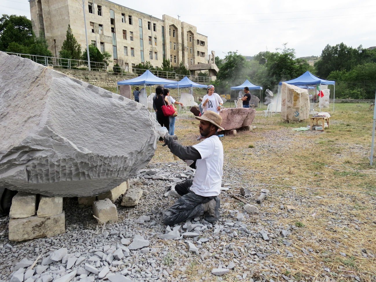 Канта Кишоре (Индия) за работой  