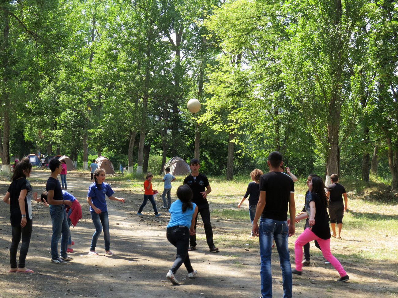 ...другая в волейбол... ...другая в волейбол...