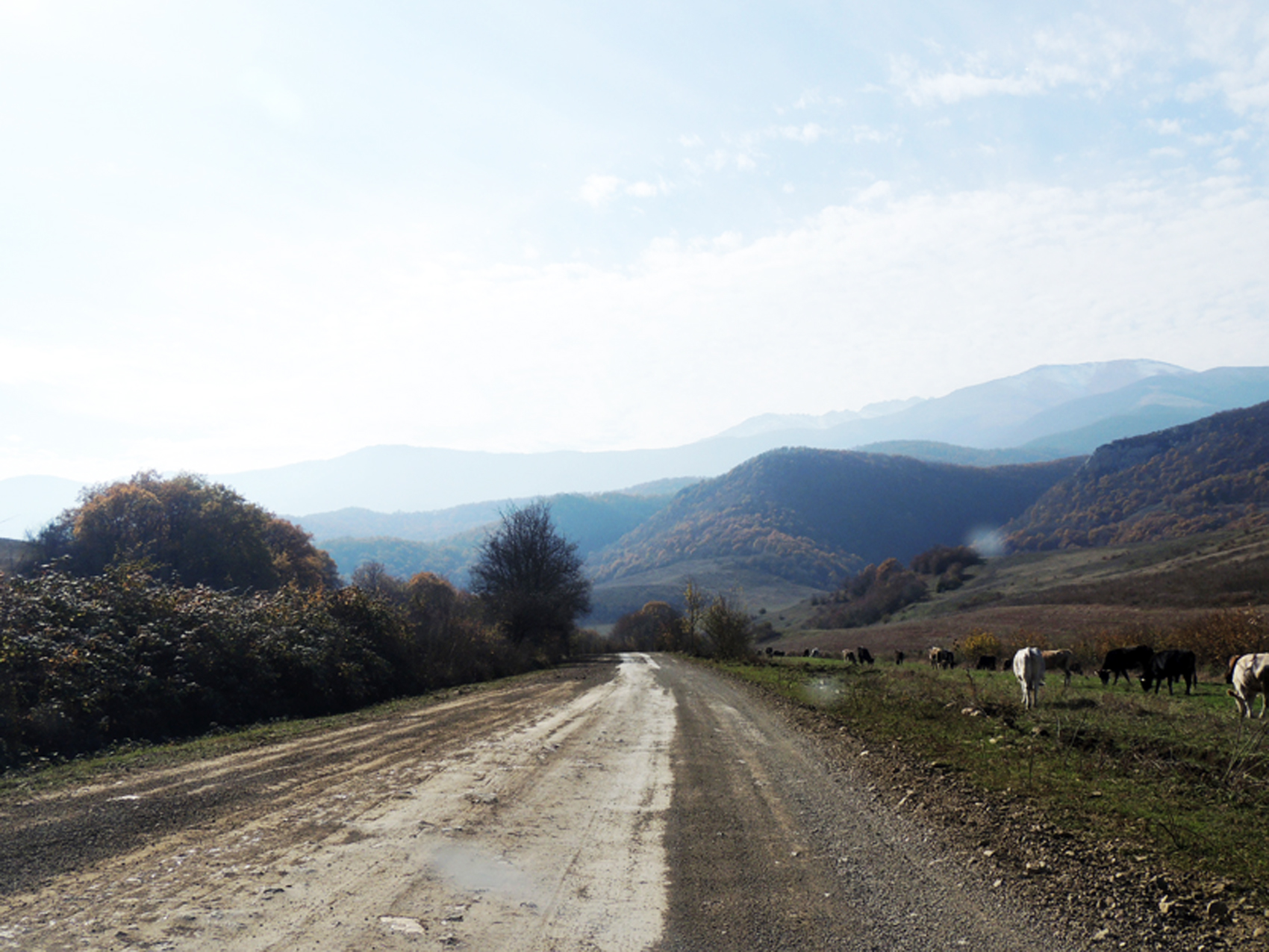 Дорога в Аветараноц. Фото из моего личного архива