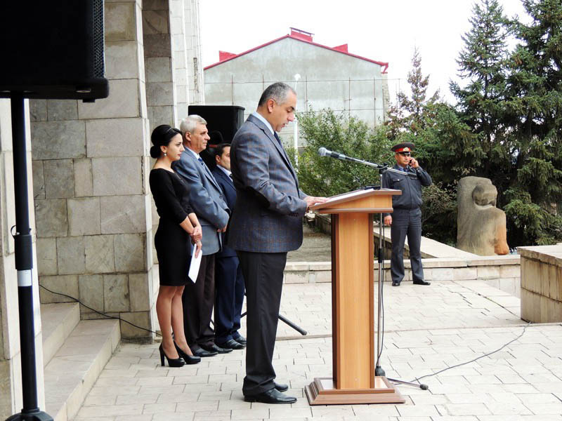 Министр труда и социальных вопросов НКР Самвел Аванесян открывает фестиваль труда и рассказывает об этом проекте. Министр труда и социальных вопросов НКР Самвел Аванесян открывает фестиваль труда и рассказывает об этом проекте.