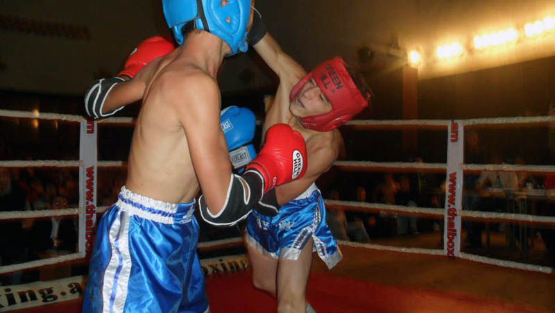 Удар наносит Наири Аветисян (14 лет) - 1 место. Фото предоставил Даниел Мкртчян. Удар наносит Наири Аветисян (14 лет) - 1 место. Фото предоставил Даниел Мкртчян.