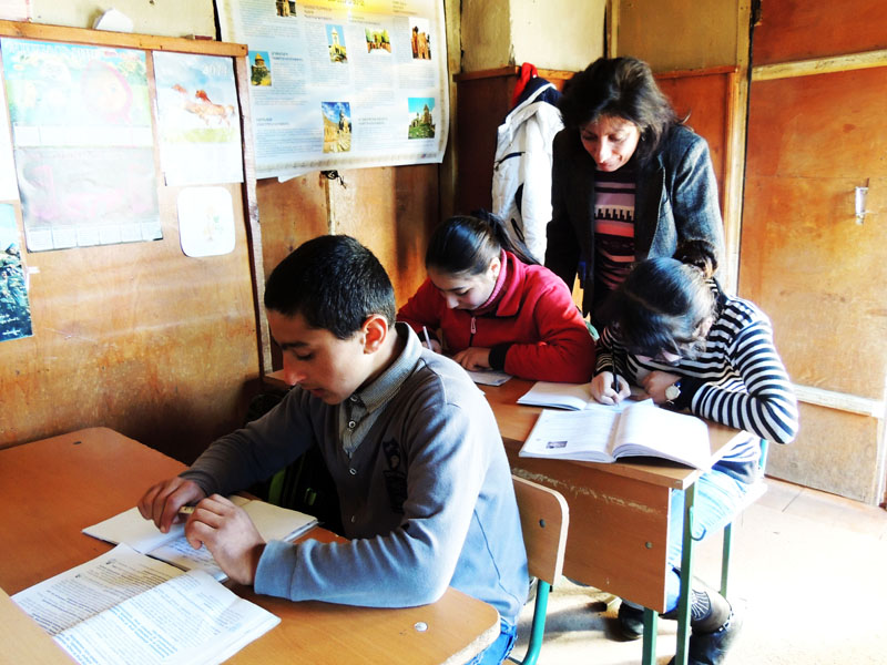 Рузанна Габриелян, педагог армянского языка, 7 класс. Временное свободное помещение вне школы.