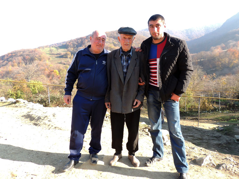 Три поколения - Артавазд Захарян с сыном Нориком и внуком Фараоном.