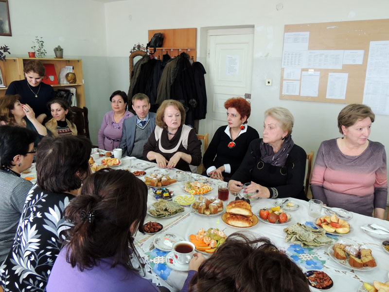 Гости из Армении, справа налево: Сусанна Лалаян, специалист русского языка Национального института образования Армении, Жанна Багдасарян, специалист русского языка Национального института образования Армении, Эвелина Баятян, доцент кафедры иностранны... Гости из Армении, справа налево: Сусанна Лалаян, специалист русского языка Национального института образования Армении, Жанна Багдасарян, специалист русского языка Национального института образования Армении, Эвелина Баятян, доцент кафедры иностранных языков Армянского педуниверситета им. Хачатура Абовяна, Лилия Баоасанян, главный специалист русского языка министерства просвещения Армении.