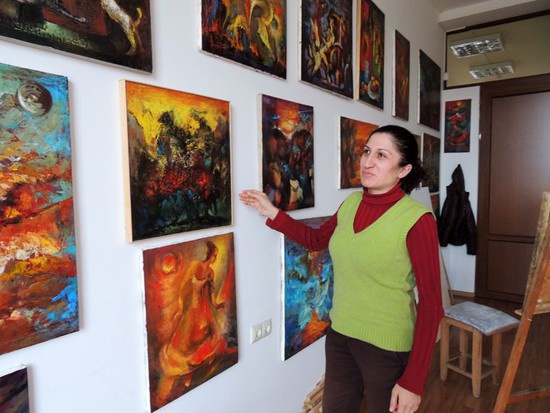 Гаяне знакомит меня со своими работы... Гаяне знакомит меня со своими работы...