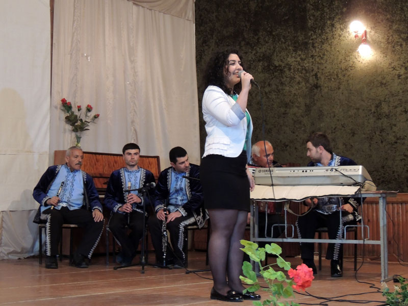 Нинель Габриелян читает стихи Ованеса Шираза Моры серти эт.