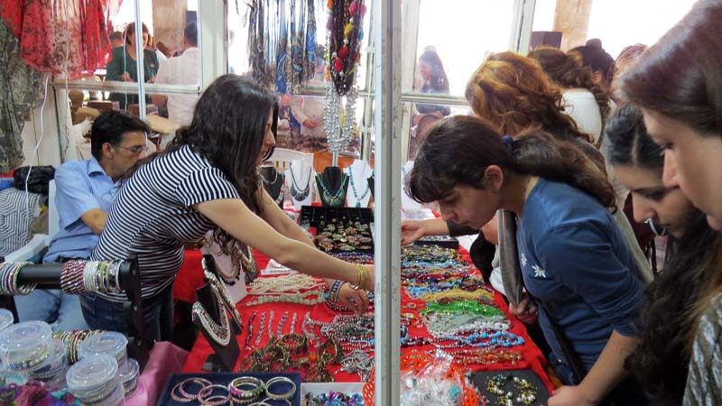 Ярмарка индийских товаров в Степанакерте. Ярмарка индийских товаров в Степанакерте.