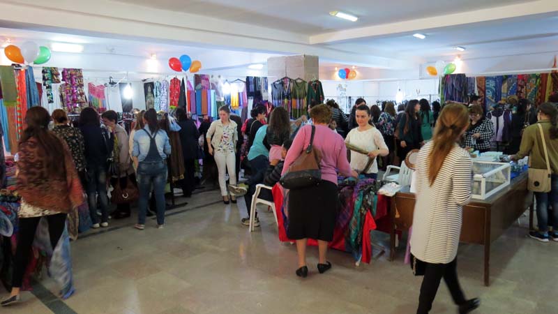 Ярмарка индийских товаров в Степанакерте. Ярмарка индийских товаров в Степанакерте.