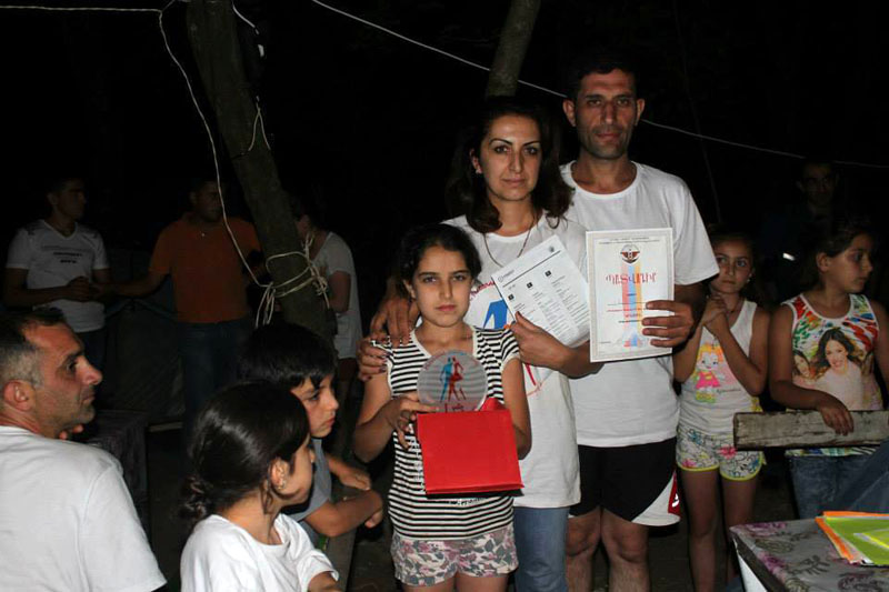 Cемья Роберта Чабузяна из Мартакерта заняла 1 место. Команда Нана.