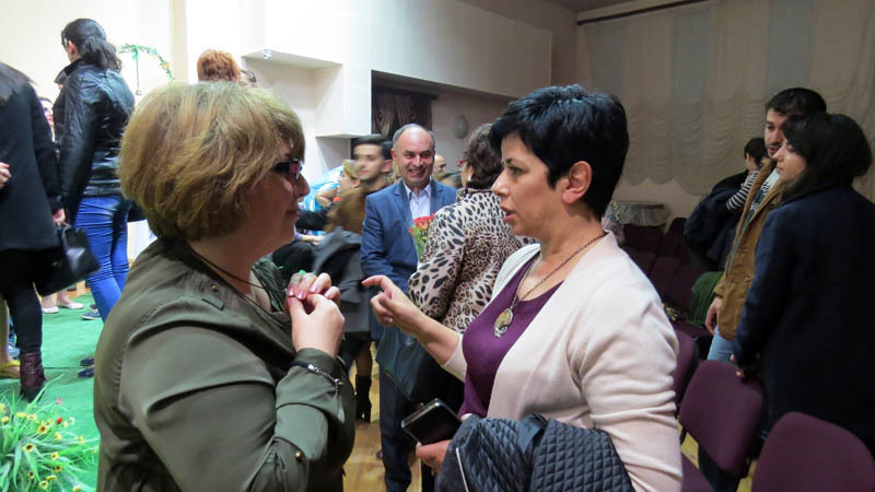 Жанна Крикорова (слева) и министр культуры НКР Нарине Агабалян. Жанна Крикорова (слева) и министр культуры НКР Нарине Агабалян.