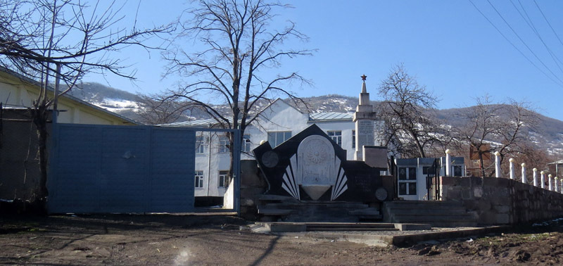 Памятник погибшим жителям с.Трахтик Гадрутского района.