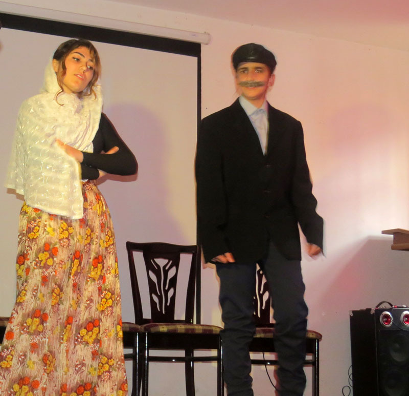 Катерина (Марьям Ванян) и Тихон (Ангелина Баласян).