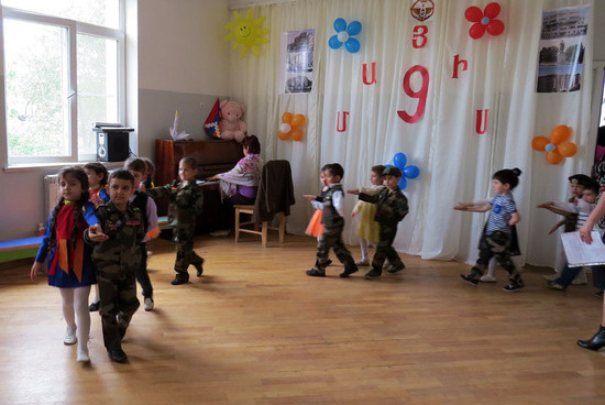 Утренник в Степанакертском детсаду. Утренник в Степанакертском детсаду.