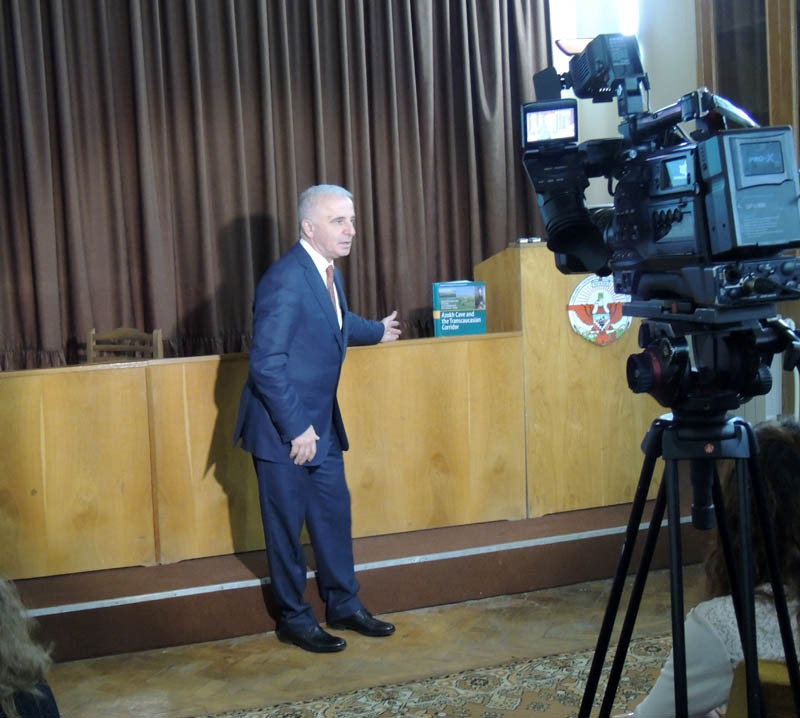 Заведующий лабораторией этногеномики Института молекулярной биологии Национальной академии наук Армении Левон Епископосян рассказывает о работе над книгой.