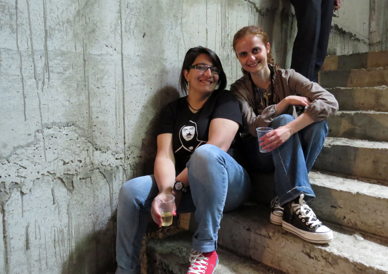 Лилит (слева) и Ани подтвердили, что вино чудесное!