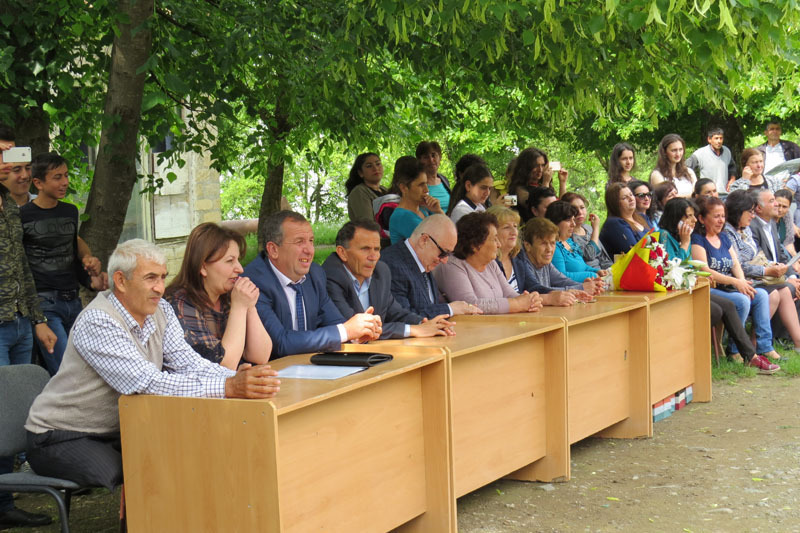 Представители администрации района, дирекции школы и гости.