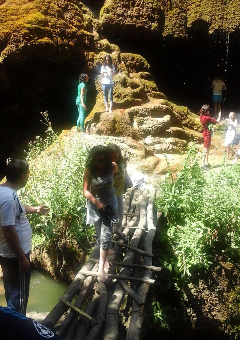  Переход по мостику от Зонтиков на противоположный берег речки.