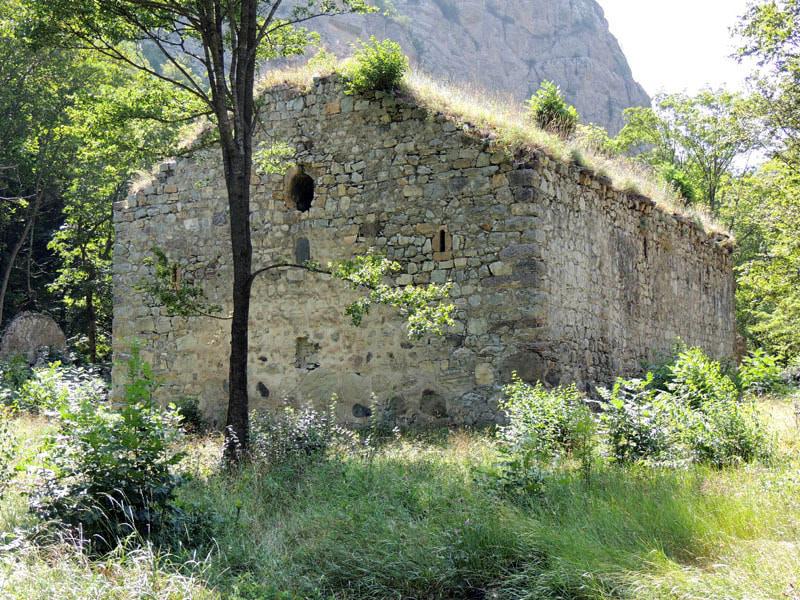 Церковь Пресвятой Богородицы (12-13 вв.). Шаумяновский район. Церковь Пресвятой Богородицы (12-13 вв.). Шаумяновский район.