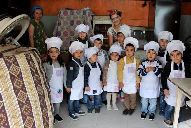 В пекарне. Фото на память. В пекарне. Фото на память.