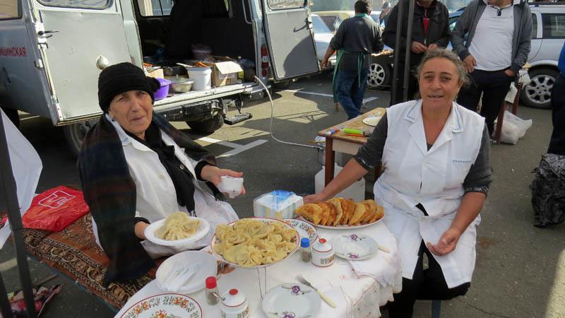 Грузинские хинкали. Женщины-армянки с семьями переехали на ПМЖ из Грузии в Карабах.