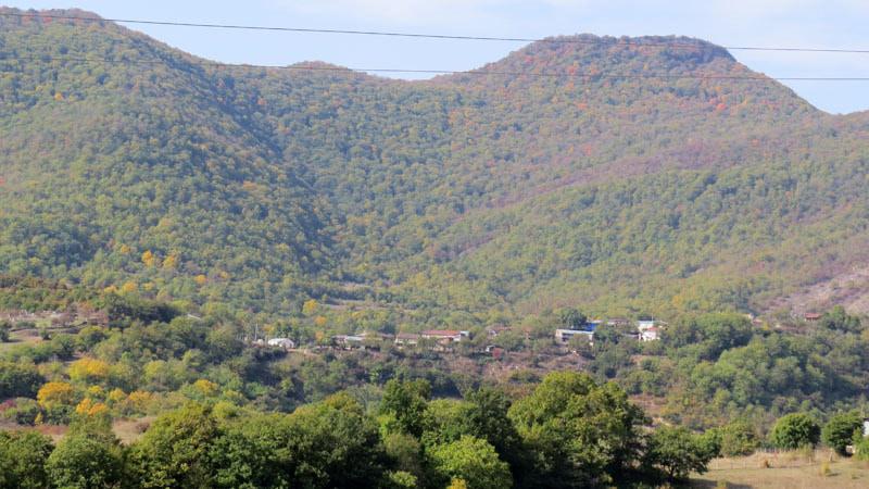 После села Тог, через 4 километра появились крыши домов Мохренеса.