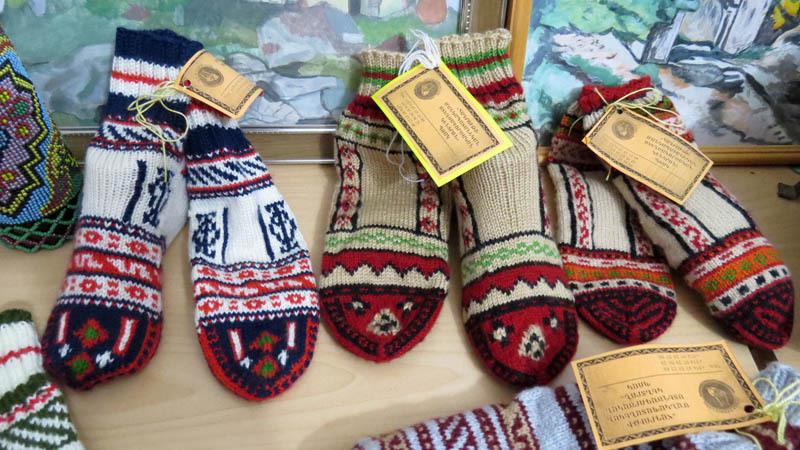 Шаталь-гюльбя (шерстяные вязанные носки). Работа учеников центра сёл Кюлятаг и Азох.