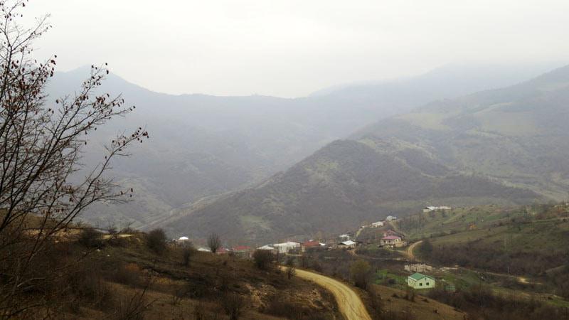  Появились крыши домов с.Каринтак Аскеранского района.